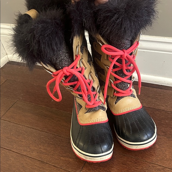 Sorel Women’s Tofino II Boots 🥾 - Picture 3 of 5